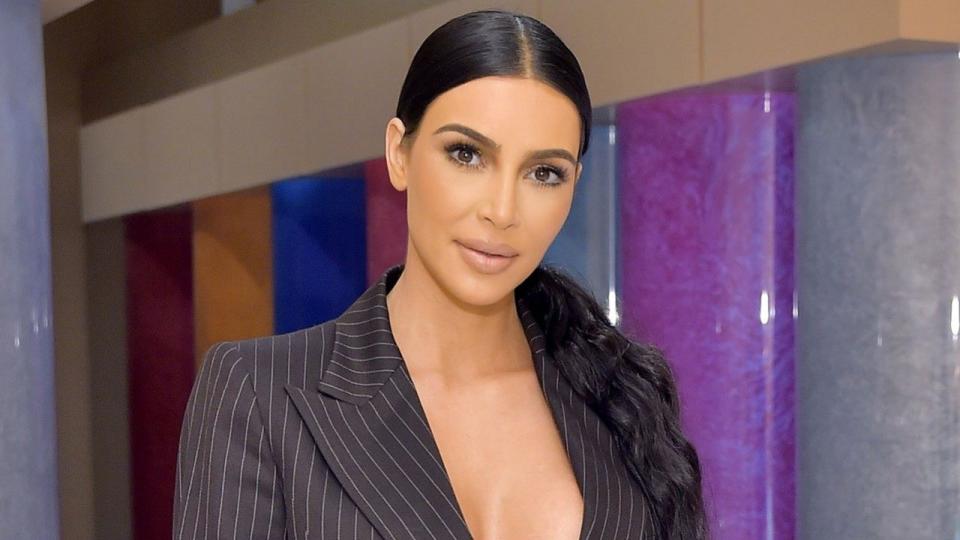 Watch the 'KUWTK' star create a gorgeous, smokey holiday makeup look on herself in the bathroom.
