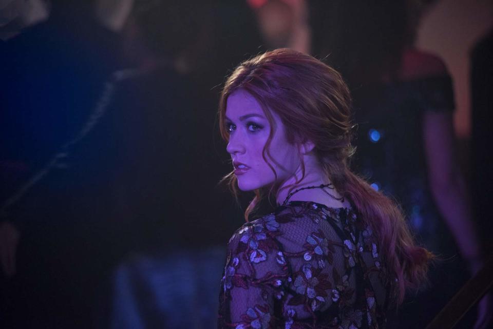 <p>Katherine McNamara dans Shadowhunters. © Freeform/John Medland </p>