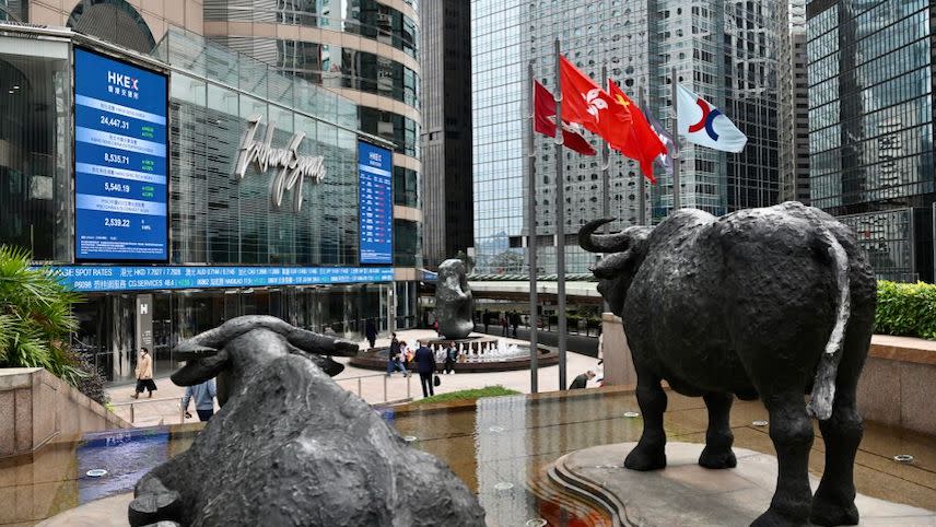 HONG KONG, CHINA - FEBRUARY 04: People walk by the Hong Kong Stock Exchange on February 4, 2022 in Hong Kong, China. (Photo by Li Zhihua/China News Service via Getty Images)