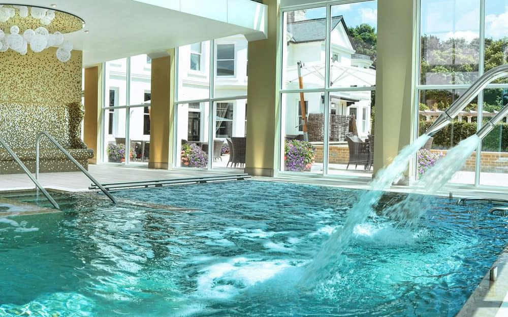Bedford Lodge's luxurious spa has its own café, sauna and steam room, light-drenched hydrotherapy pool, rooftop whirlpool tub and various treatment rooms
