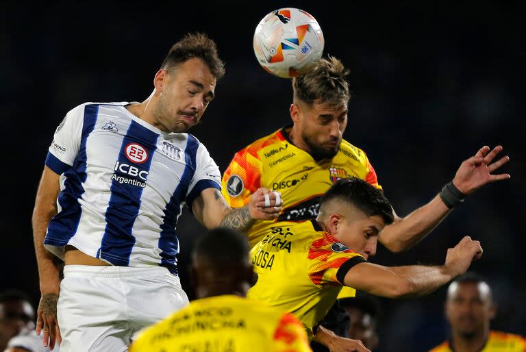 Matías Catalán abrió el marcador con un remate de cabeza en el primer tiempo; el lateral reconvertido en zaguero central, pilar en la defensa de Talleres