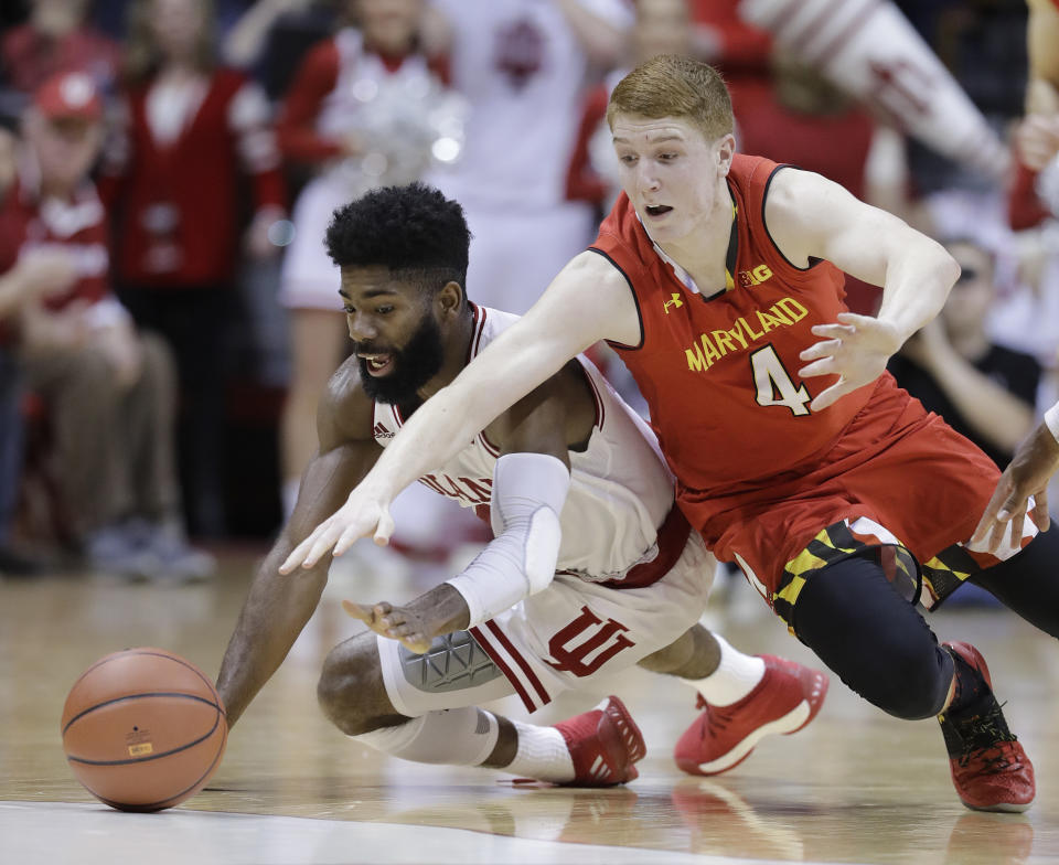 Indiana’s Robert Johnson and Maryland’s Kevin Huerter dive for a loose ball (AP Photo/Darron Cummings)