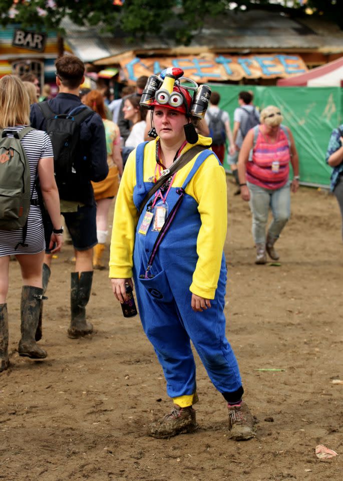 Une femme a apparemment pensé que le style Minion était de rigueur.