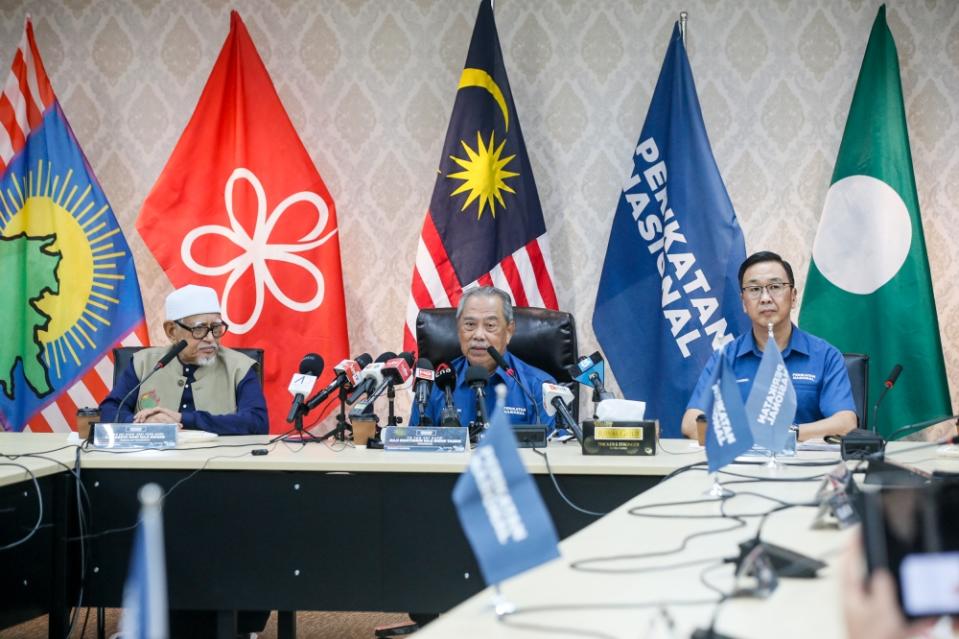 PN chairman Tan Sri Muhyiddin Yassin, PAS president Tan Sri Abdul Hadi Awang and Gerakan president Datuk Dominic Lau during a press conference at Perikatan Nasional headquarters in Publika, June 22, 2023. — Picture by Hari Anggara 