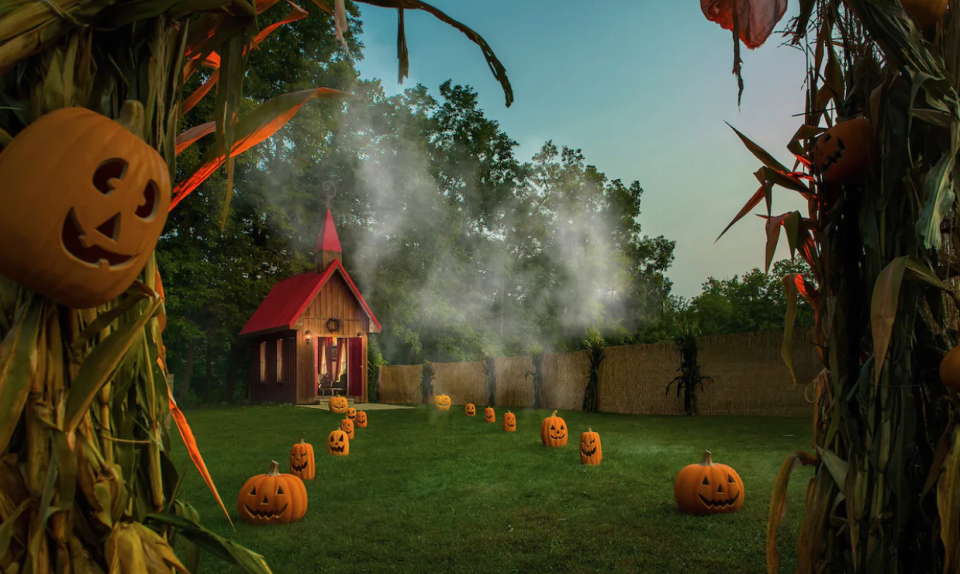 A pumpkin-lit pathway leads to the tiny house. (Photo: Airbnb)