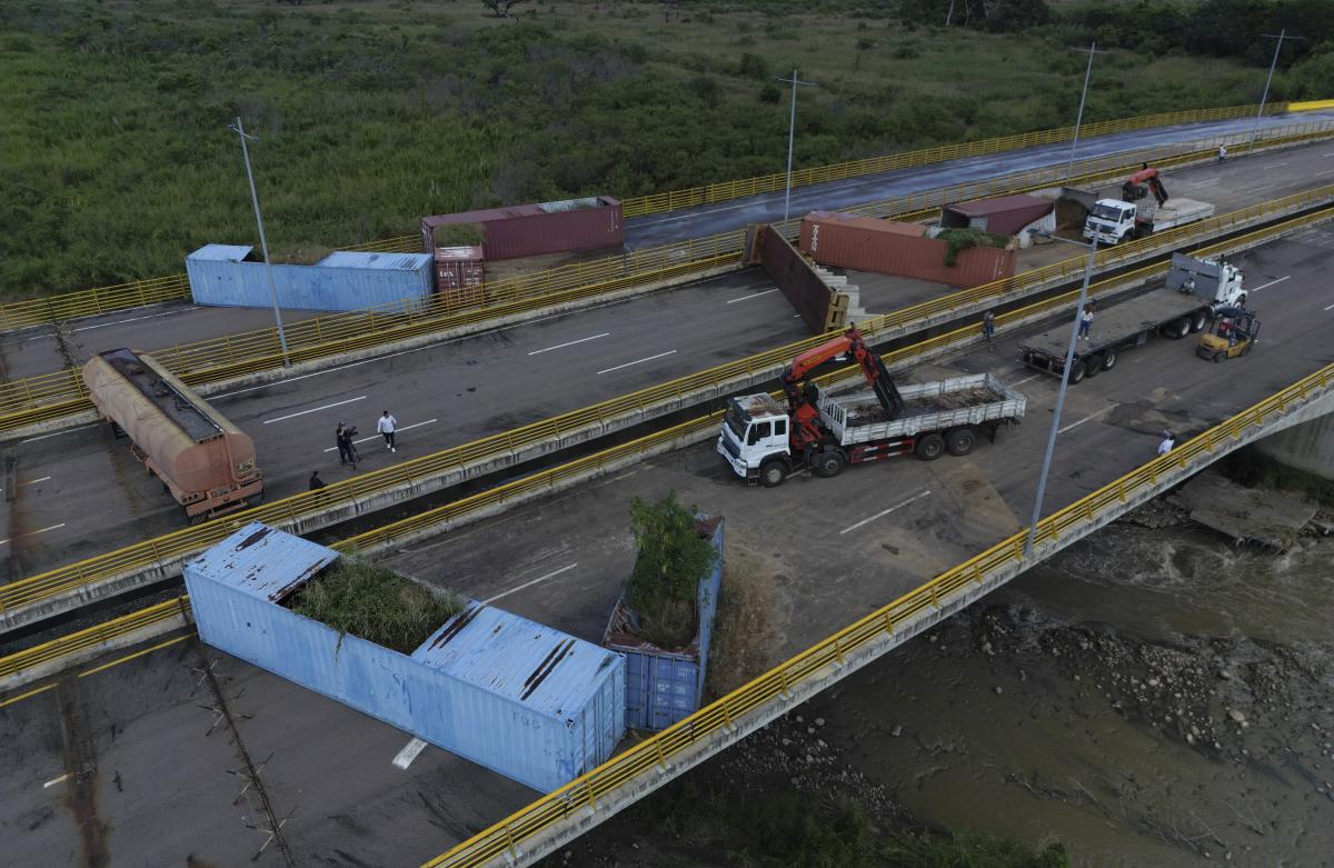 Colombia y Venezuela abren puente binacional clave a medida que se calientan lazos