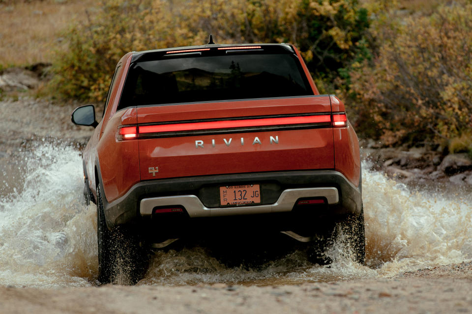 2022-Rivian-R1T-18