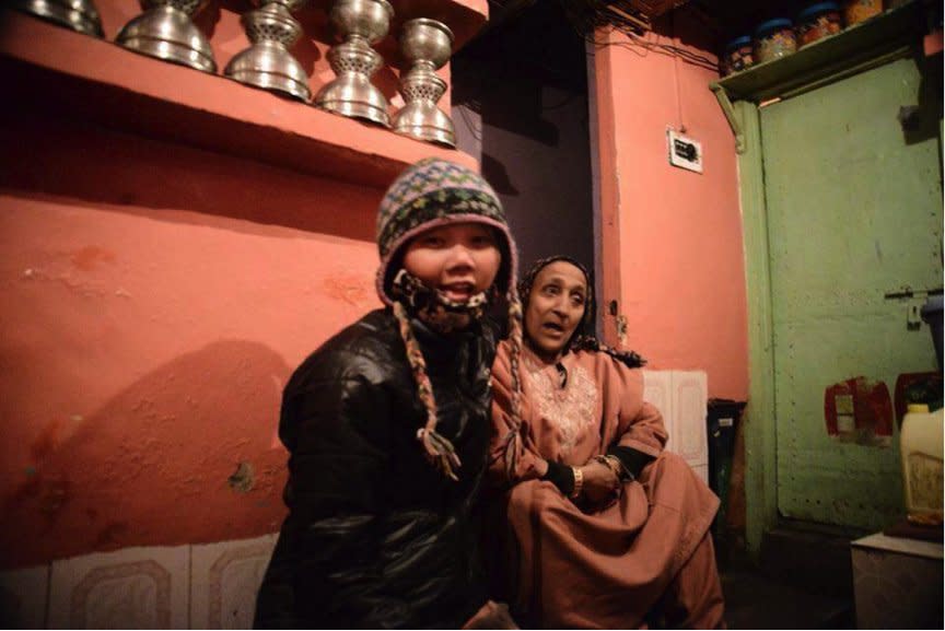 喀什米爾的市場人家。一開始我深深被色彩繽紛的房子吸引。照片來源／Hsieh Chen Yun