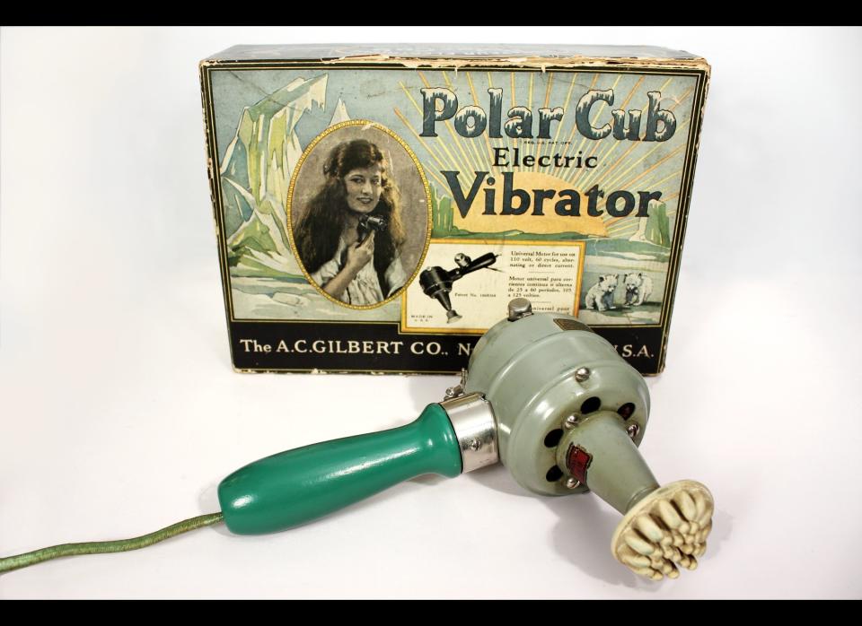 The rather simple design of the vibrator itself is left in the dust by its opulently-decorated box, covered with iceberg, polar bear cubs, and a lady in her nightgown. Info on the box is provided in English, French, and Spanish!