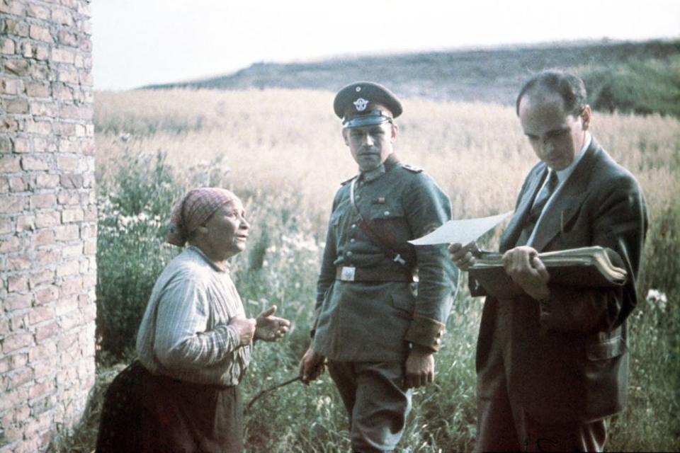 Dr. Robert Ritter, whose pseudo-scientific work contributed to the Nazis’ forced sterilization and murder of Romani people, interviews a woman in 1938. <a href="https://www.gettyimages.com/detail/news-photo/gypsy-deportation-dr-robert-ritter-head-of-the-racial-news-photo/107759810?adppopup=true" rel="nofollow noopener" target="_blank" data-ylk="slk:Galerie Bilderwelt/Getty Images;elm:context_link;itc:0;sec:content-canvas" class="link ">Galerie Bilderwelt/Getty Images</a>