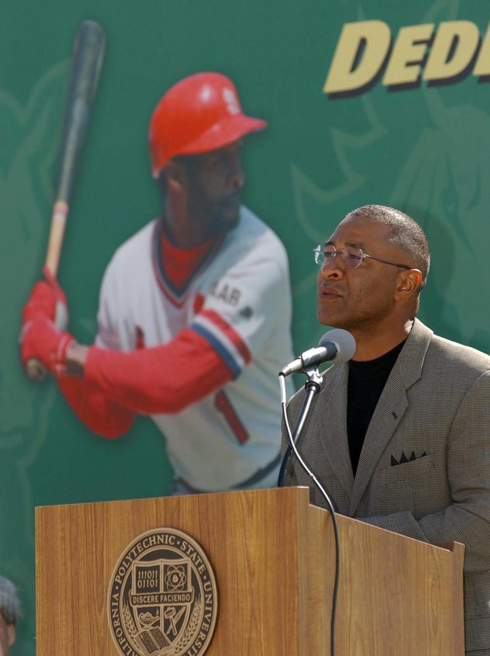 Hall of Famer Ozzie Smith speaks at the dedication of his statue outside Cal Poly’s Baggett Stadium in June 2003.