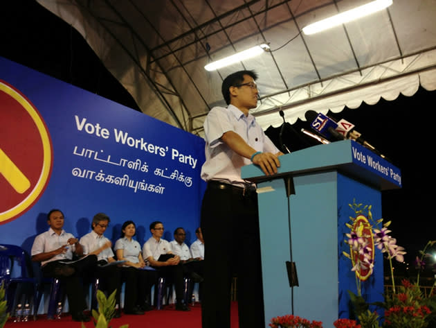 WP NCMP Gerald Giam speaks at the party's last rally in Punggol East. (Yahoo! photo)