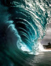 <p>A rolling wave during stormy conditions at the shore of the island of Oahu. (Photo: Marco Mitre/Caters News) </p>