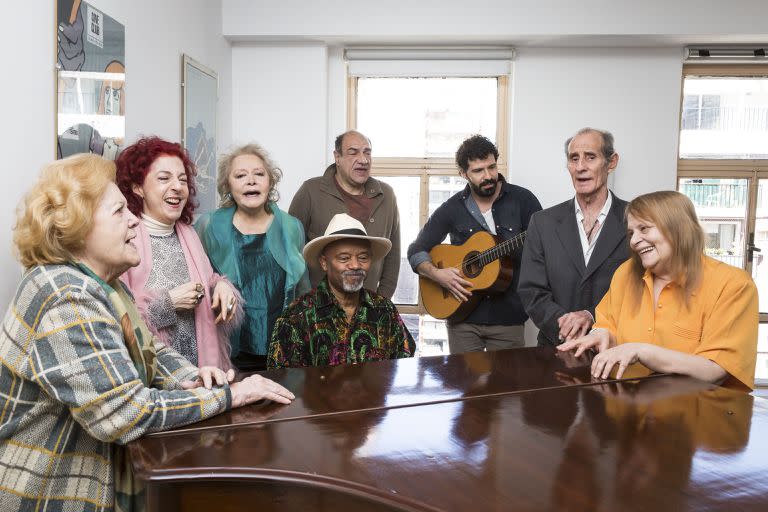 Ensayo de los artistas de La Casa del Teatro para la gran gala que se realizará el 4 de octubre, en el teatro 25 de Mayo