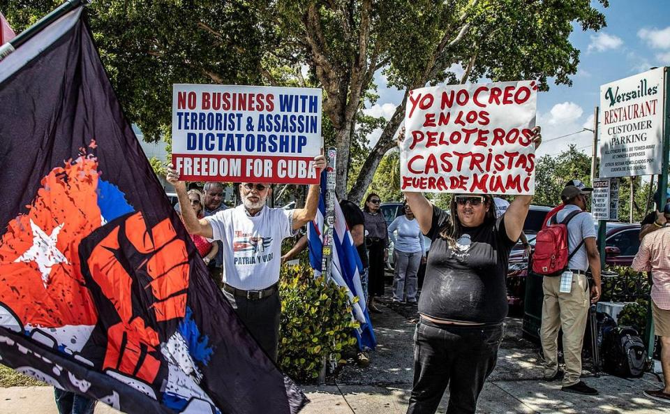 Agustin Acosta, left, and Catalina Vazquez, were among dozens of Cubans who protested at Versailles Restaurant against the presence in Miami of the Cuban national baseball team for Sunday’s World Baseball Classic semifinal game.