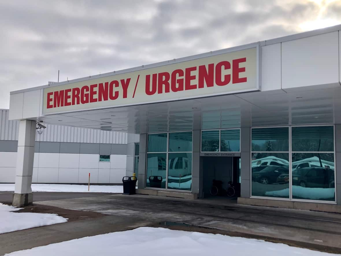 Officials with Health P.E.I. say wait times at the emergency room can be long, but people who are positive for COVID-19 who experience severe symptoms should seek care at the hospital if they feel they need it.  (Steve Bruce/CBC - image credit)