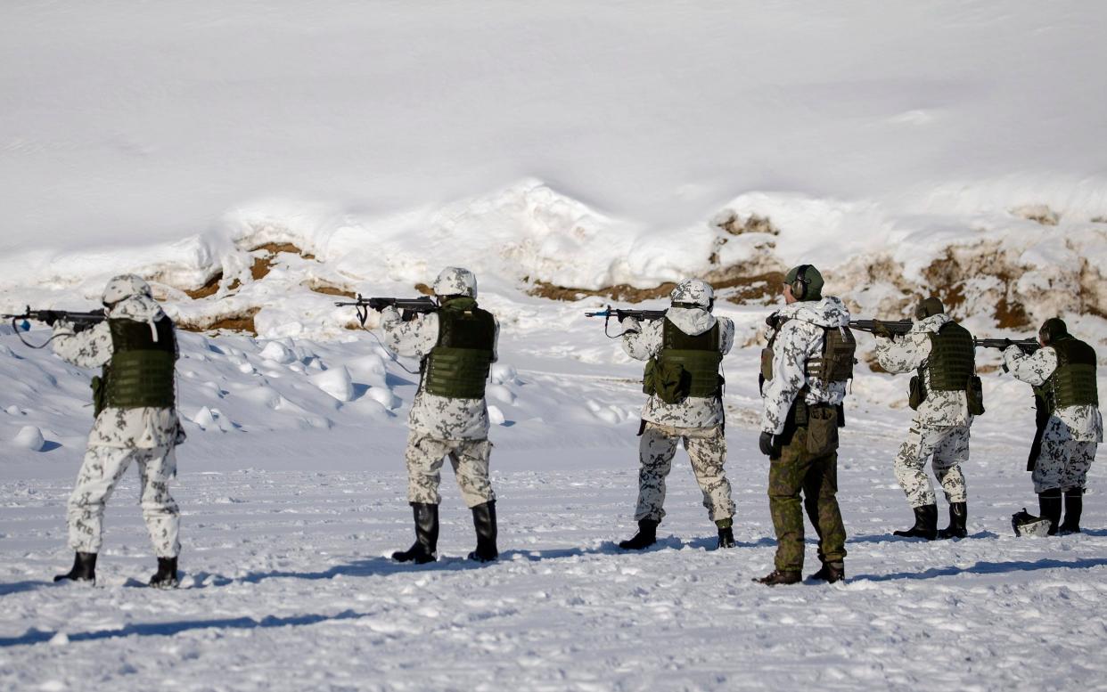 Army reserves during a training exercise in Taipalsaari, south-eastern Finland - Lauri Heino 