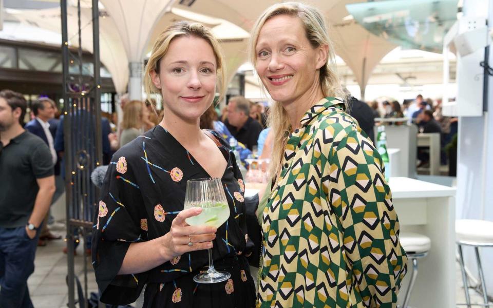 Anna Schudt (rechts), hier mit Friederike Linke auf dem Filmfest München, ist besonders durch ihre Rolle als "Tatort"-Kommissarin Martina Bönisch bekannt. (Bild: ZDF / Nadine Rupp)