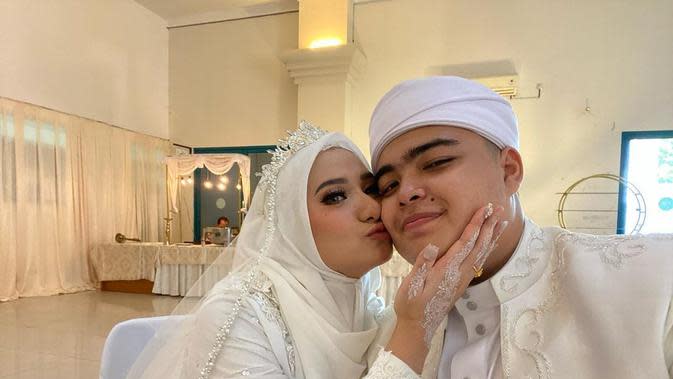 Ameer Azzikra resmi menikahi Nadzira Shafa pada Kamis (10/6/2021). 9Sumber: Instagram/@ameer_azzikra)