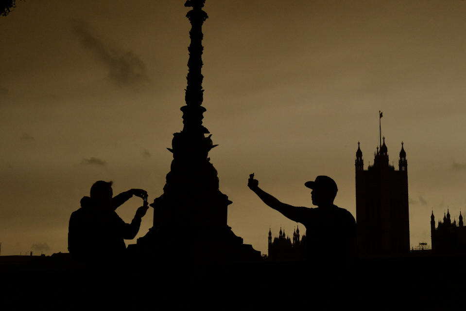 El cielo de Londres, amarillo