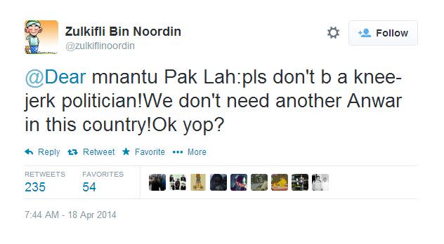 Indirectly adressing Khairy Jamaluddin as Pak Lah's son-in-law, Zulkifli Noordin replies to Khairy's tweet. – Picture taken from Twitter, 18 April, 2014.