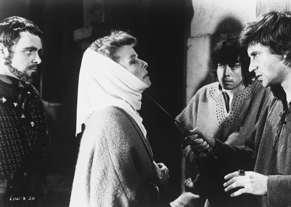 Anthony Hopkins, Katharine Hepburn, Nigel Terry John y John Castle en 'El león en invierno' de 1968. (Foto de John Springer Collection/CORBIS/Corbis via Getty Images)