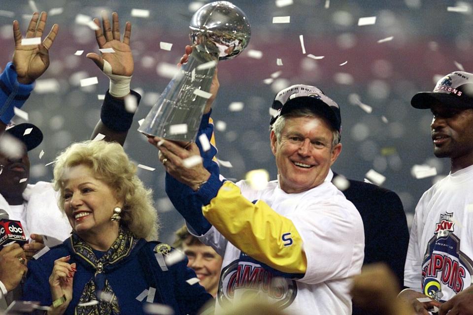 Dick Vermeil holds up the Vince Lombardi Trophy after winning Super Bowl XXXIV as head coach of the St. Louis Rams. ROBERT DEUTSCH/USA TODAY