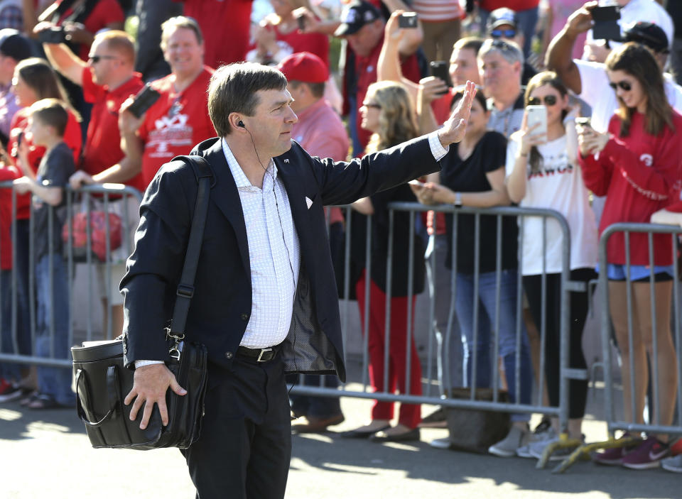 Georgia coach Kirby Smart waves to fans in Pasadena, California, on Sunday. (AP)