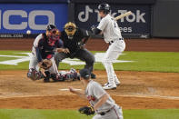 CORRECTS RELIEF PITCHER TO NATE JONES-New York Yankees pinch hitter Clint Frazier, right, watches as Atlanta Braves catcher Travis d'Arnaud loses track of a wild pitch thrown by Atlanta Braves relief pitcher Nate Jones, foreground, during the eighth inning of an interleague baseball game, Tuesday, April 20, 2021, at Yankee Stadium in New York. (AP Photo/Kathy Willens)