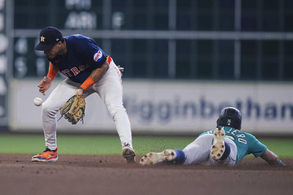 Houston Astros shortstop Jeremy Pena receives the throw from catcher Martin Maldonado as Seattle Mariners' Jose Caballero steals second base during the third inning of a baseball game, Saturday, July 8, 2023, in Houston. (AP Photo/Kevin M. Cox)