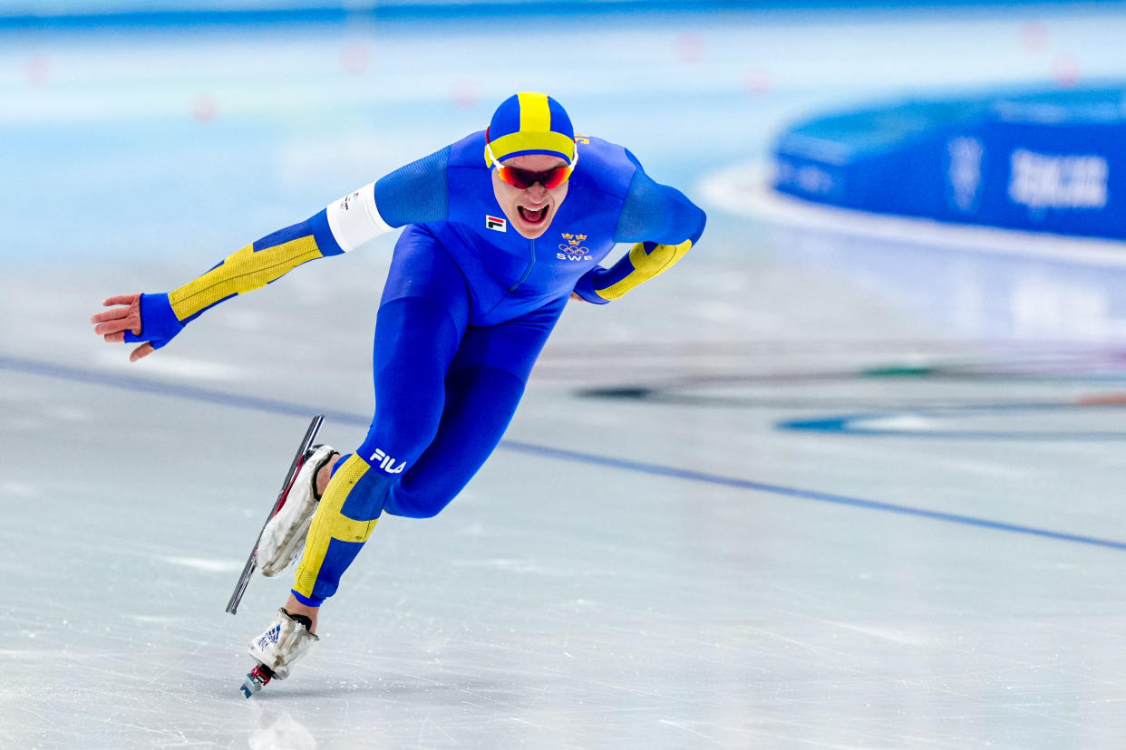 Nils van der Poel de Suecia al lograr la medalla de oro en los 5000m de patinaje de velocidad en los JJOO de Invierno de Beijing 2022. (Foto: Douwe Bijlsma/BSR Agency/Getty Images)