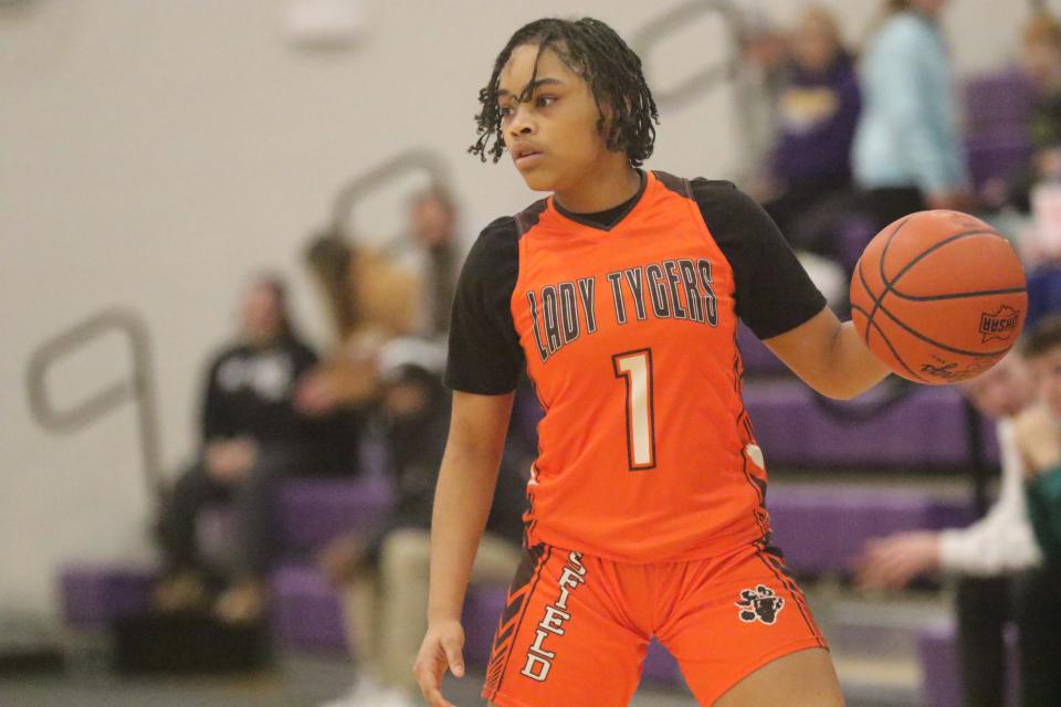 Mansfield Senior's Kyeona Myers looks for an open teammate during the Tygers' 39-29 win over Lexington last week.