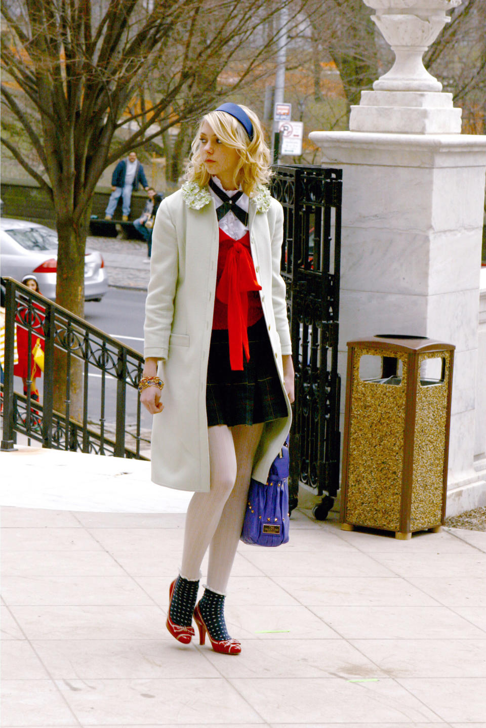 Taylor on the set of "Gossip Girl"