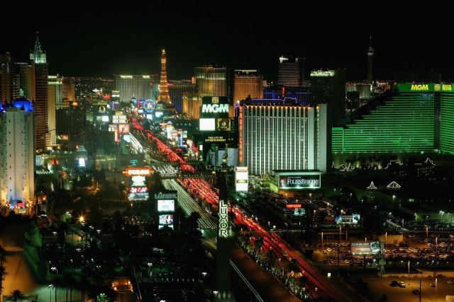 Paris Las Vegas dazzles Strip with flashy new light show — VIDEO, The Strip