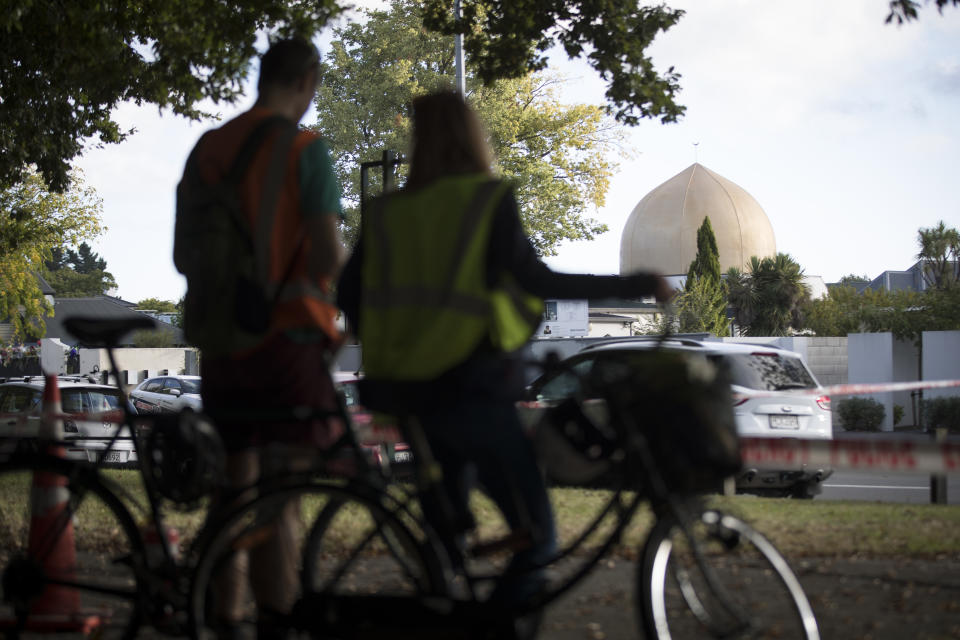 Mourners stand in front of the Masjid Al Noor mosque in Christchurch, New Zealand (Picture: AP)