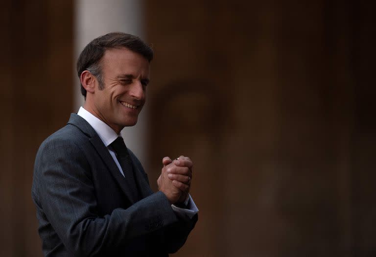 El presidente francés, Emmanuel Macron, llega a la cumbre de Granada, España (Photo by JORGE GUERRERO / AFP)