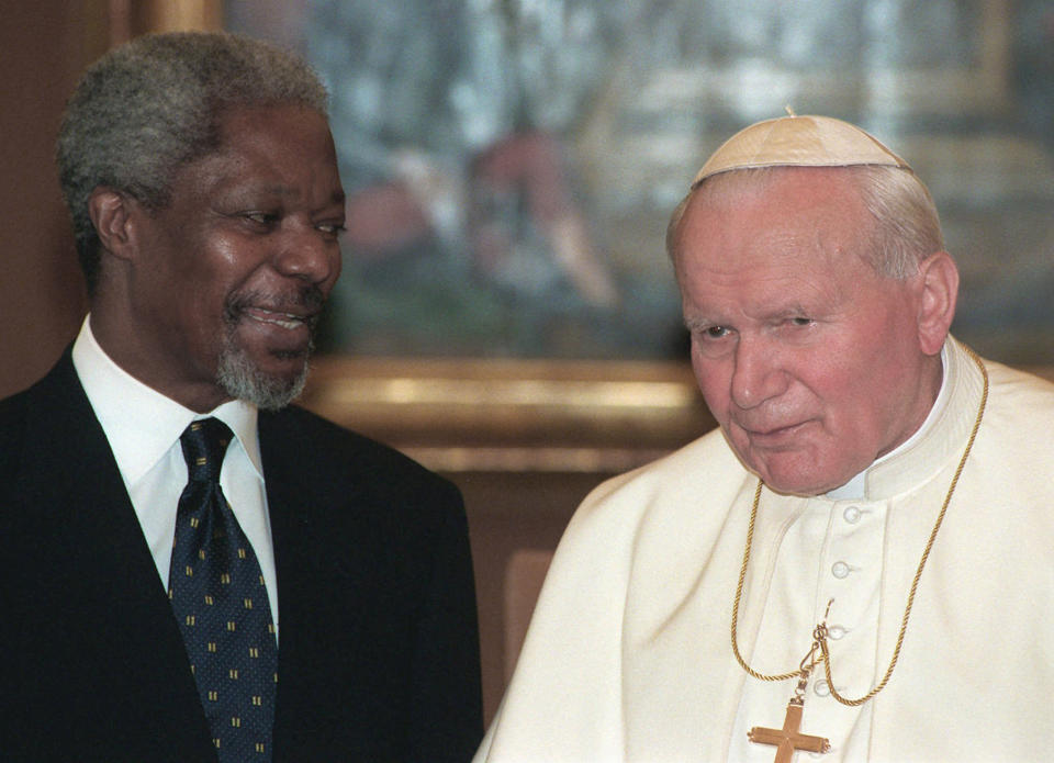 FILE - In this file photo dated Tuesday April 15, 1997, Pope John Paul II converses with U.N Secretary General Kofi Annan during a private audience at the Vatican. Annan, one of the world's most celebrated diplomats and a charismatic symbol of the United Nations who rose through its ranks to become the first black African secretary-general, has died aged 80, according to an announcement by his foundation Saturday Aug. 18, 2018.(Plinio Lepri/Pool via AP, FILE)