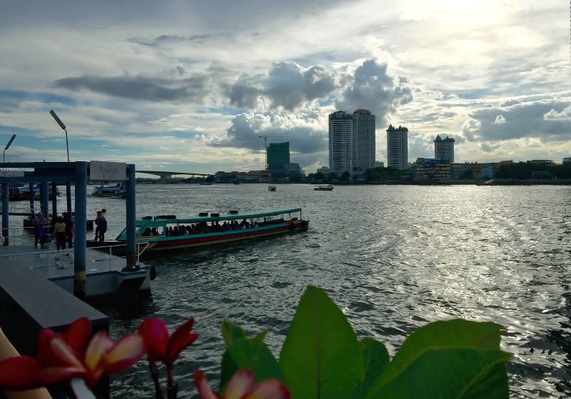 Chao Praya River. Photo © Becx