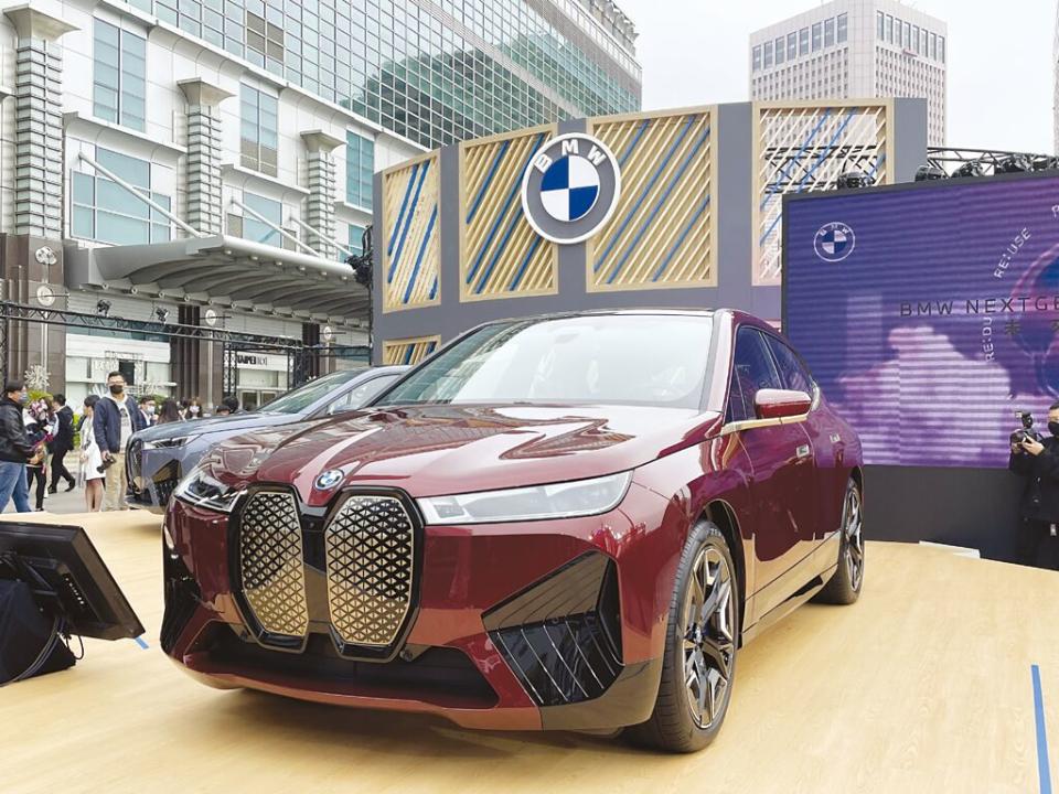 BMW純電豪華休旅車iX熱銷爆單，最大經銷商汎德永業業績吃補。圖／陳信榮