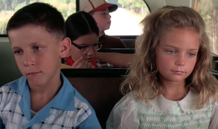 <p>Die Kinderstars aus dem Filmhit „Forrest Gump“ in der unvergesslichen Bus-Szene im Film.<i> (Bild: Paramount Pictures)</i></p>