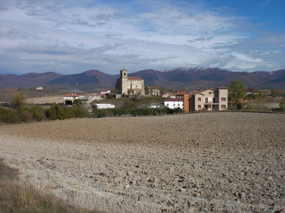 País Vasco es una de las comunidades con más municipios afectados por la pandemia en España, pero en algunos no hay casos registrados. Es el caso de San Millán, en la provincia de Álava. (Foto: <a href="http://commons.wikimedia.org/wiki/File:Erdo%C3%B1a_eta_Aizkorri_2008ko_urriaren_27a.JPG" rel="nofollow noopener" target="_blank" data-ylk="slk:Wikimedia Commons;elm:context_link;itc:0;sec:content-canvas" class="link ">Wikimedia Commons</a> / Unai Fdz. de Betoño / <a href="http://creativecommons.org/licenses/by-sa/3.0/deed.en" rel="nofollow noopener" target="_blank" data-ylk="slk:CC BY-SA 3.0;elm:context_link;itc:0;sec:content-canvas" class="link ">CC BY-SA 3.0</a>).