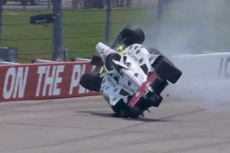 El accidente que tuvo como protagonista a Sting Ray Robb (A.J. Foyt Enterprises) en el IndyCar