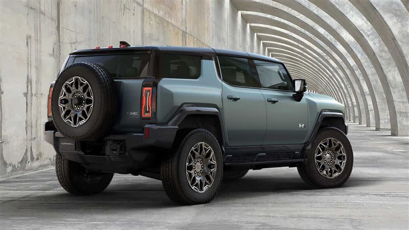 Hummer EV SUV休旅車版本（圖）與皮卡車型的差別在於後斗多了車頂。（圖／翻攝自GMC官網）