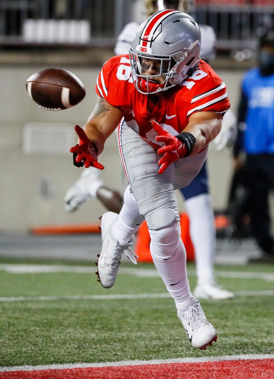 Ohio State Buckeyes tight end Cade Stover (16) can't catch a pass in the end zone during the third quarter of a NCAA Division I football game between the Ohio State Buckeyes and the Akron Zips on Saturday, Sept. 25, 2021 at Ohio Stadium in Columbus, Ohio.
