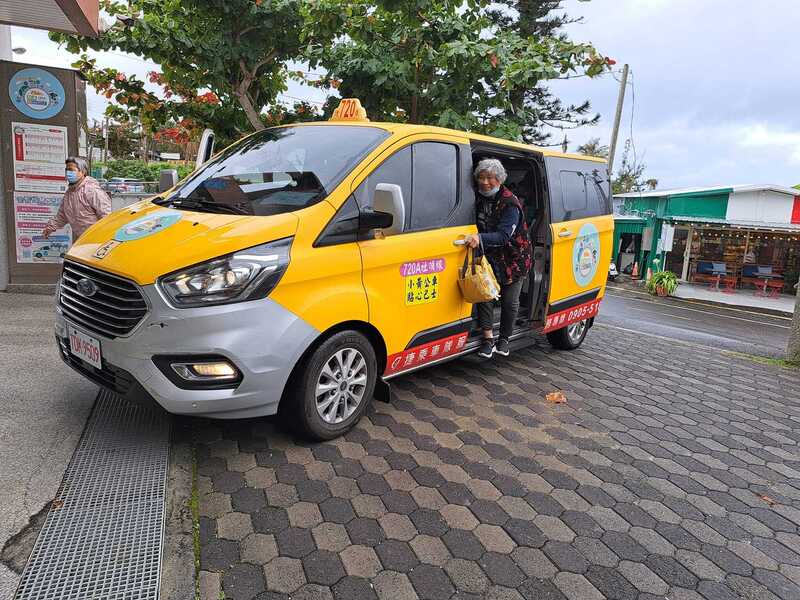 恆春小黃公車720社頂線調整路線 屏東恆春小黃公車720社頂線因原路線顛簸，縣府1日 起調整行駛路線及停靠順序，增設鵝鑾鼻日照中心站 為固定停靠。 （屏東縣政府提供） 中央社記者李卉婷傳真  113年7月1日 