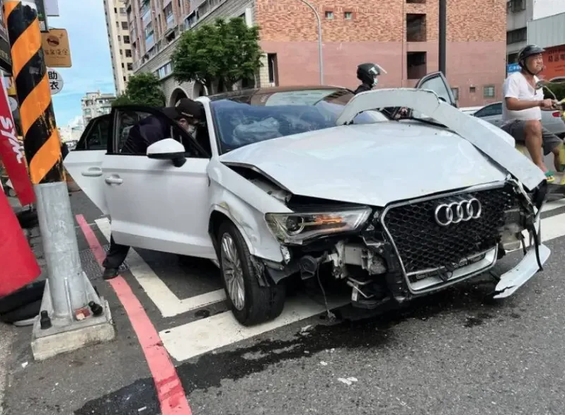 台南市安平區23日發生死亡車禍，21歲魏姓女子酒後駕駛奧迪撞斃婦人。（翻攝照片）