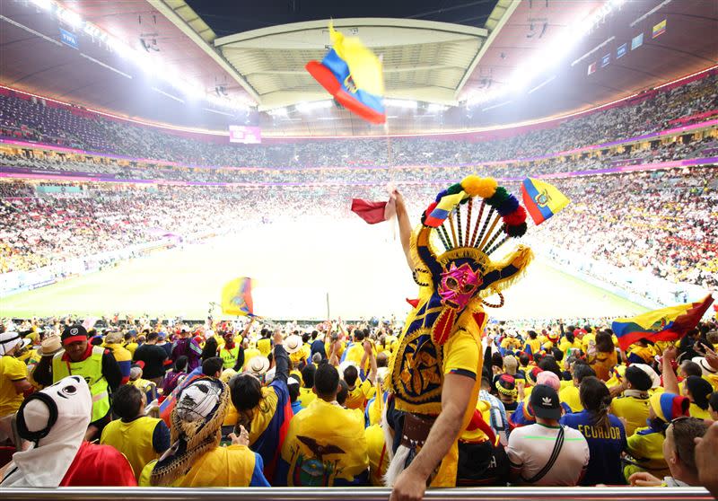 2022年卡達世界盃足球賽開幕，厄瓜多球迷加油。（圖／取自FIFA FB）