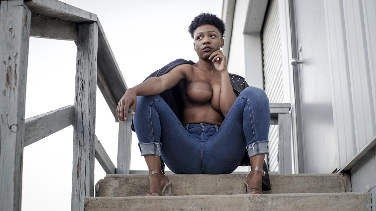 Jessica Geneva Florence celebrates being breast cancer free with topless photo shoot. (Photo: <a href="https://www.instagram.com/nemosnaps/" rel="nofollow noopener" target="_blank" data-ylk="slk:Nehemiah Nash;elm:context_link;itc:0;sec:content-canvas" class="link ">Nehemiah Nash</a>)