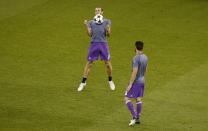 <p>Real Madrid’s Gareth Bale warms up before the match </p>