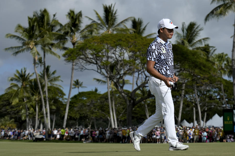 Si Woo Kim walks off the 18th green after the final round of the Sony Open golf tournament, Sunday, Jan. 15, 2023, at Waialae Country Club in Honolulu. (AP Photo/Matt York)